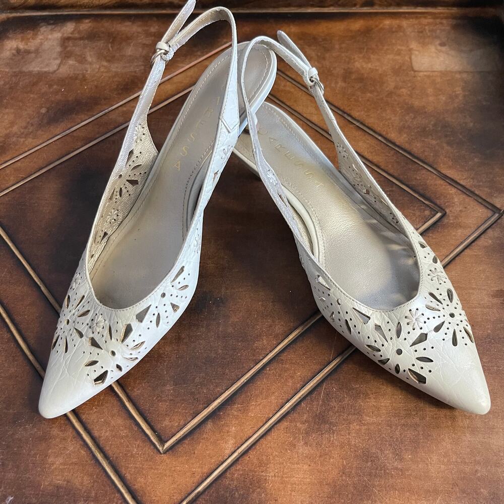 Caressa Women's Off White Leather Bride Style Slingback Heels Size 7
